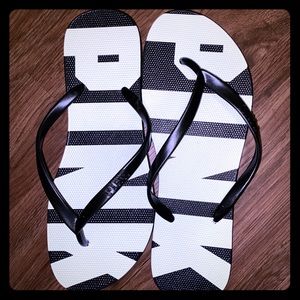Victoria’s Secret PINK Flip Flops 7/8